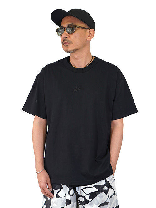 NIKE プレミアム ルーズフィット エッセンシャル Tシャツ（DO7393) を