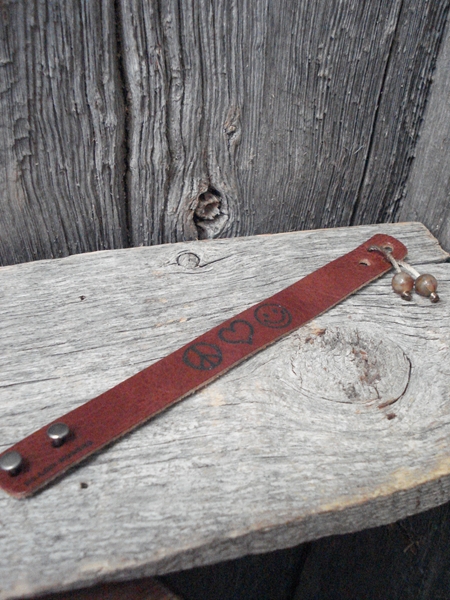 PEACE/LOVE/HAPPINESSマーク