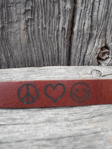 PEACE/LOVE/HAPPINESSマーク