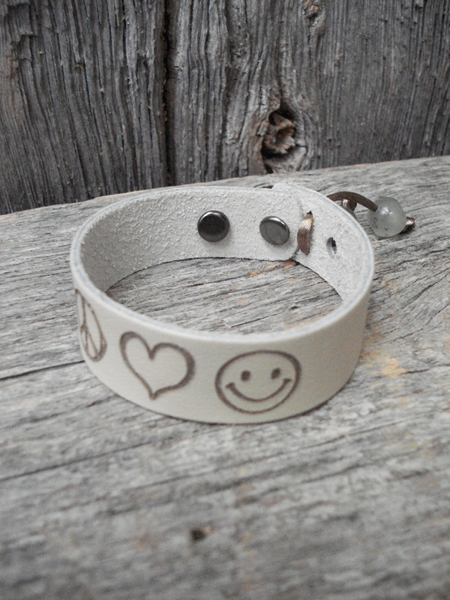 PEACE/LOVE/HAPPINESSマーク