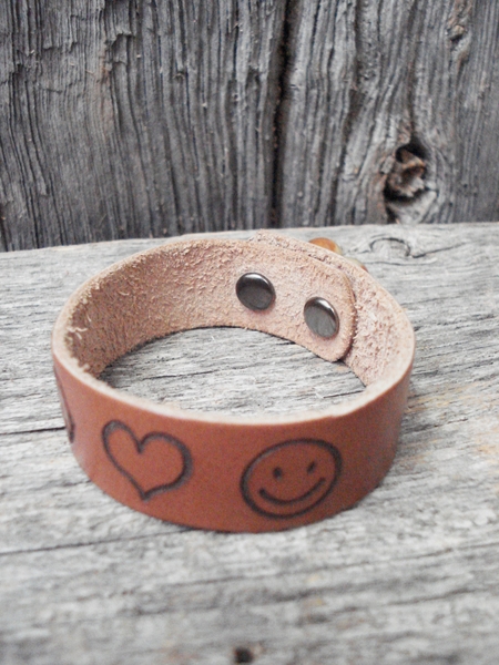 PEACE/LOVE/HAPPINESSマーク