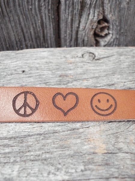 PEACE/LOVE/HAPPINESSマーク