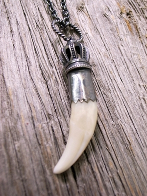 Juvenilia Wolf Fong(牙)Pendant