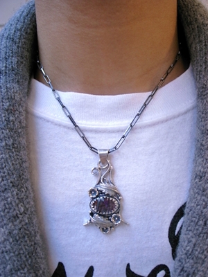 Juvenilia Lizard Flower Pendant Top