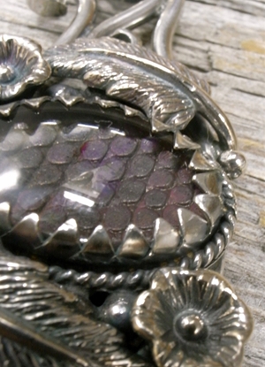 Juvenilia Lizard Flower Pendant Top