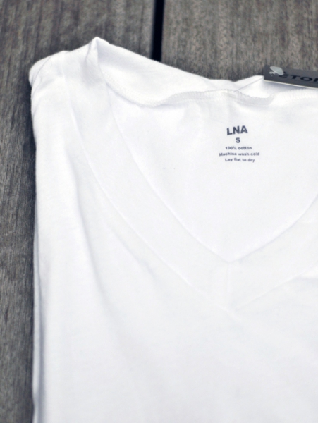 LNA V-NECK 再入荷