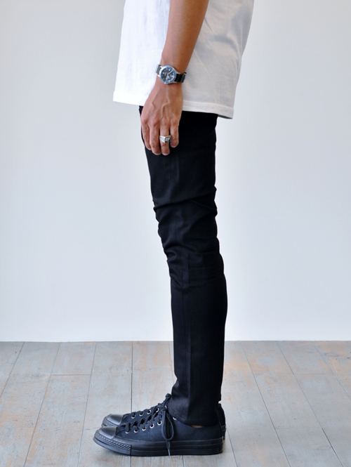 AGOLDE(エーゴールドイー） Blade Skinny Jean Black Raw