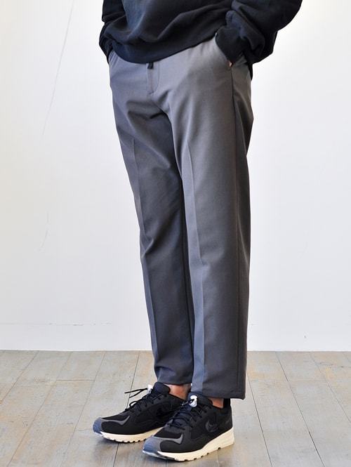 LA MOND センタープレステーパードパンツ D KHAKI