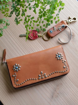 【オーダー生産　予約 】CROSSED ARROWS  Studded　LONG WALLET　Light Brown  TYPE 1