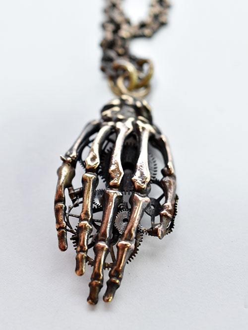 COD53 SKULL HAND NECKLACE