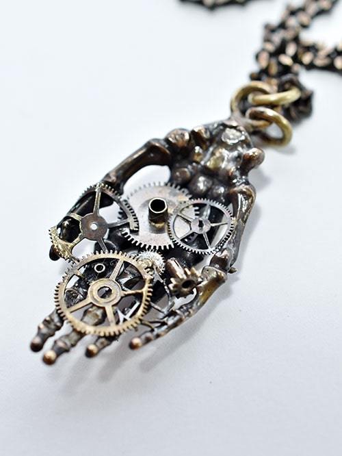 COD53 SKULL HAND NECKLACE