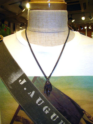 COD53 SKULL HAND NECKLACE
