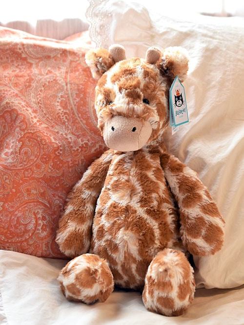 【Mサイズ】Jellycat Bashful Giraffe Medium キリンの縫いぐるみ BAS3GN