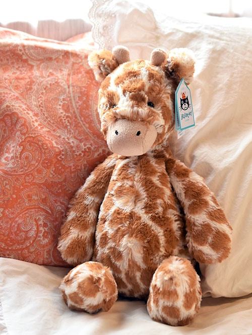 【Mサイズ】Jellycat Bashful Giraffe Medium　キリンの縫いぐるみ　BAS3GN