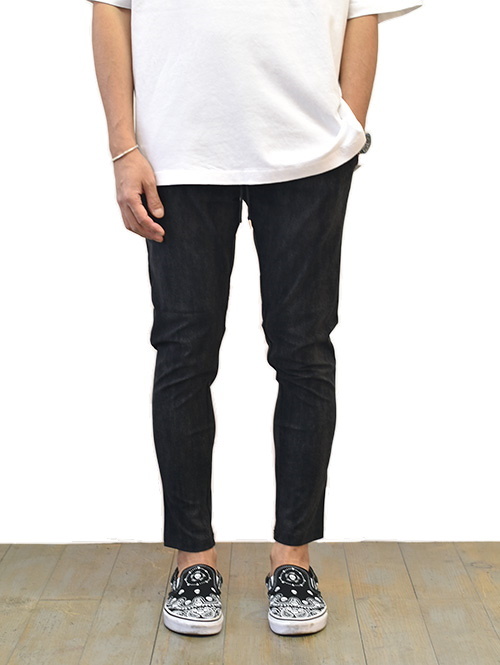 SERGEANT ハイテンションデニムアイ ジョガーパンツ BLACK DENIM