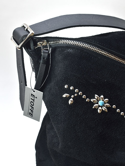 【オーダー生産 予約 】CROSSED ARROWS フラワースタッズ レザーショルダーバッグ BLACK