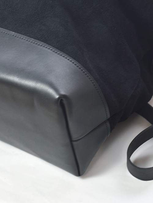 【オーダー生産 予約 】CROSSED ARROWS フラワースタッズ レザーショルダーバッグ BLACK