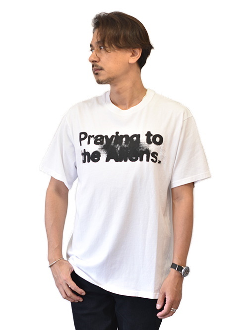 MARVIN Praying to the Aliens Tee