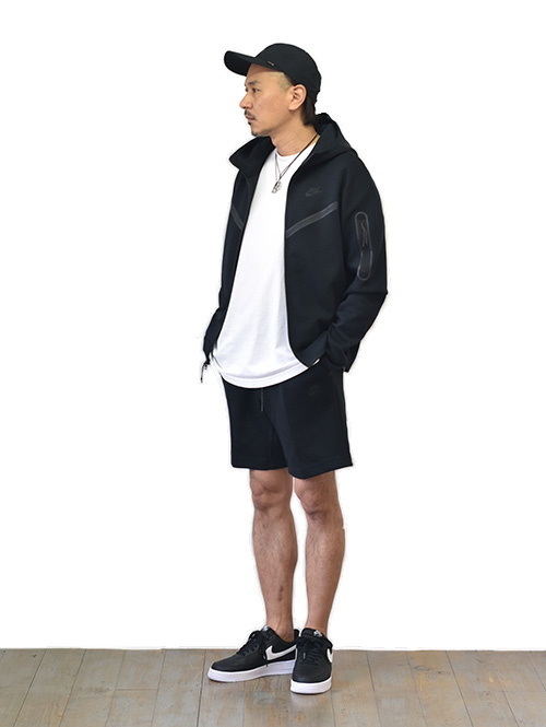 NIKE TECH FLEECE SHORT Black