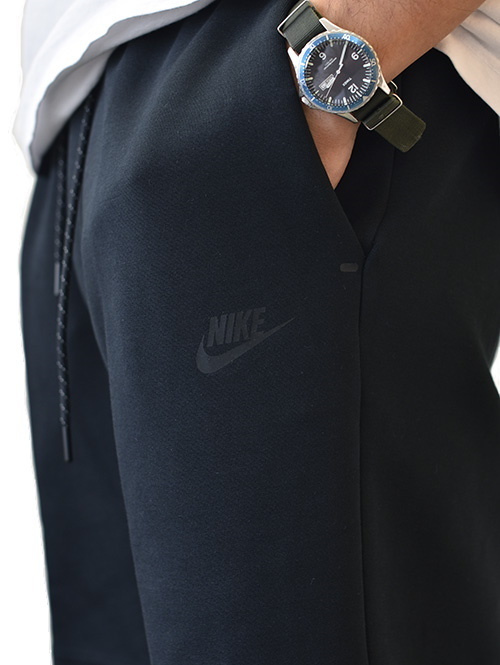 NIKE TECH FLEECE SHORT Black