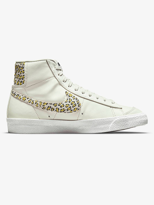 NIKE W BLAZER MID '77 SE 限定