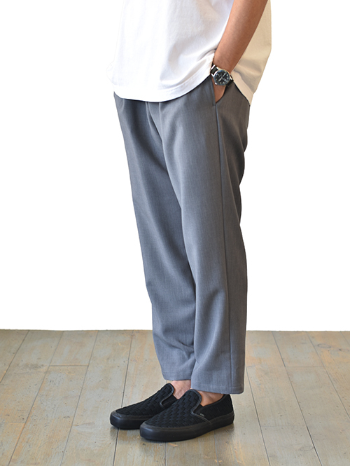 LA MOND RAYON TAPERED PANT - Grey