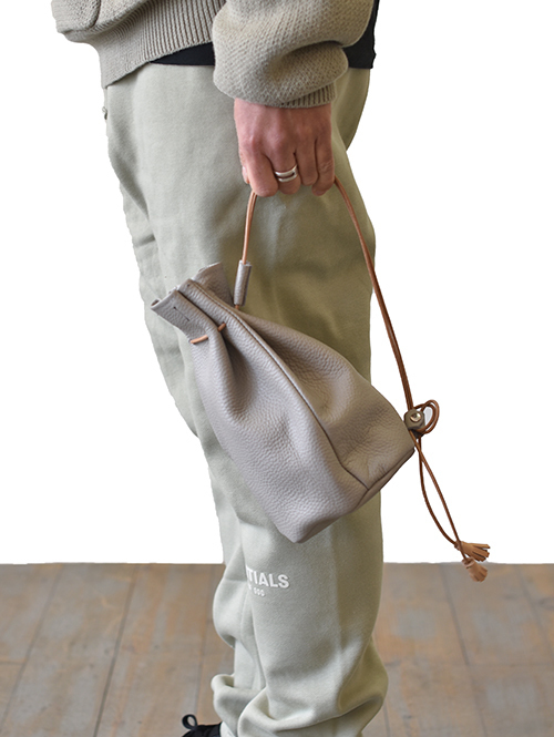 CROSSED ARROWS Leather Purse(巾着)Grey 再入荷