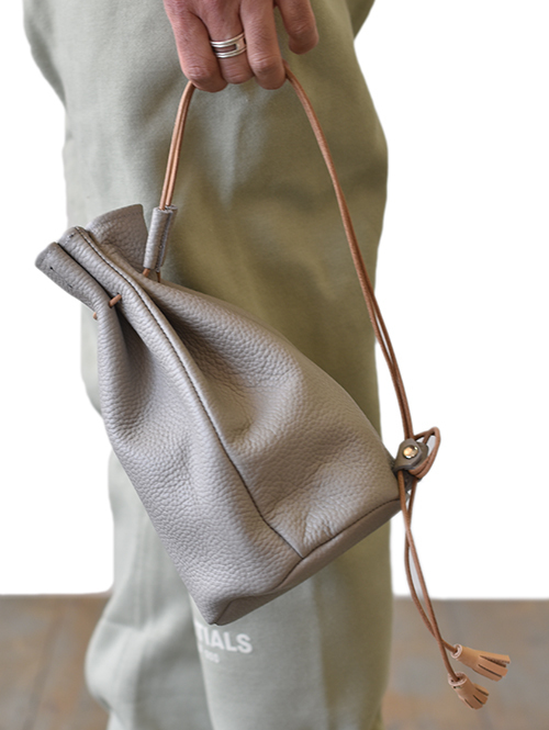 CROSSED ARROWS Leather Purse(巾着)Grey 再入荷