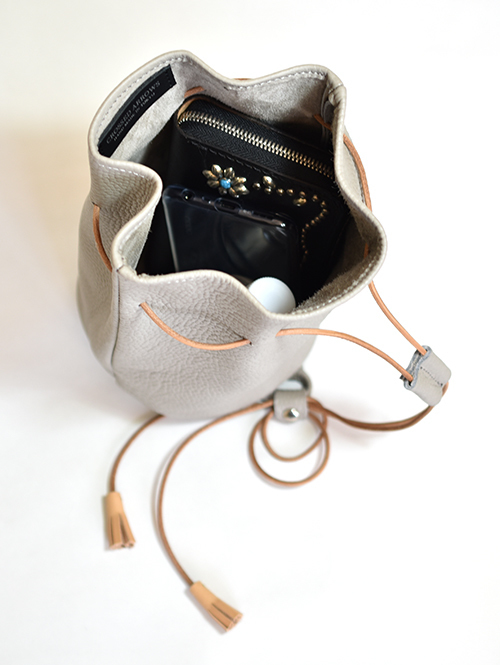 CROSSED ARROWS Leather Purse(巾着)Grey 再入荷