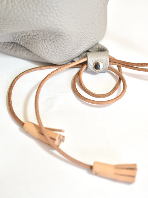 CROSSED ARROWS Leather Purse(巾着)Grey 再入荷