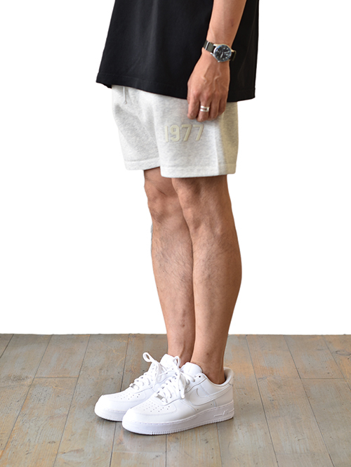 FOG ESSENTIALS Sweat Short 1977 - L.OATMEAL