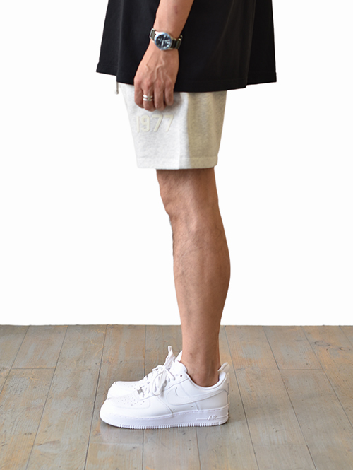 FOG ESSENTIALS Sweat Short 1977 - L.OATMEAL