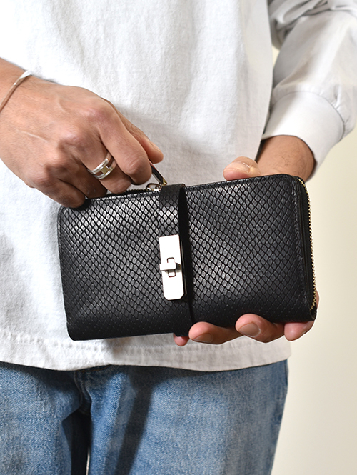M.U.L Leather ウォレット ブラックパイソン型押しレザー