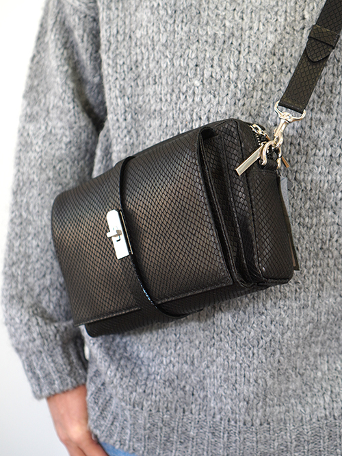 M.U.L Leather ショルダーバッグ リザード型押しレザー Black