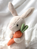Bonnie Bunny With Carrot ニンジンを持ったウサギ　うさぎ　ぬいぐるみ
