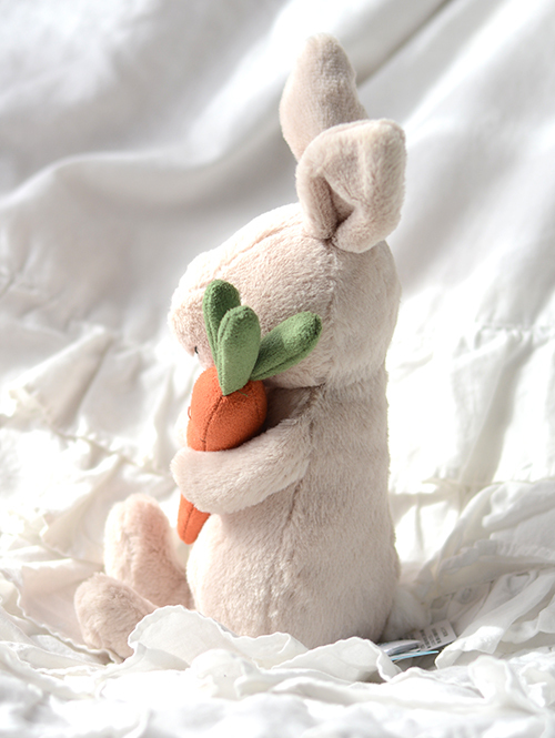 Bonnie Bunny With Carrot ニンジンを持ったウサギ　うさぎ　ぬいぐるみ