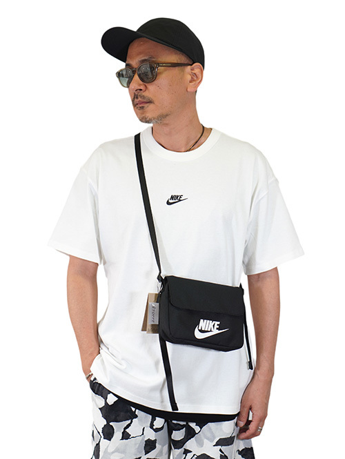 NIKE クロスボディーバッグ（CW9300)