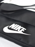 NIKE クロスボディーバッグ（CW9300)