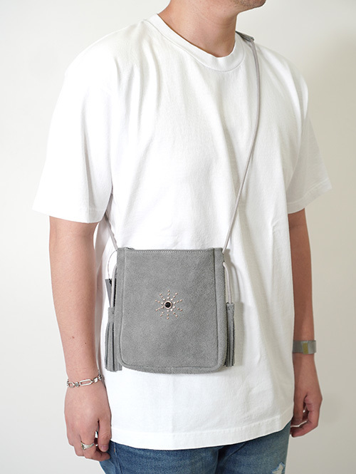 Crossed Arrows スターバースト ネックバッグ Grey