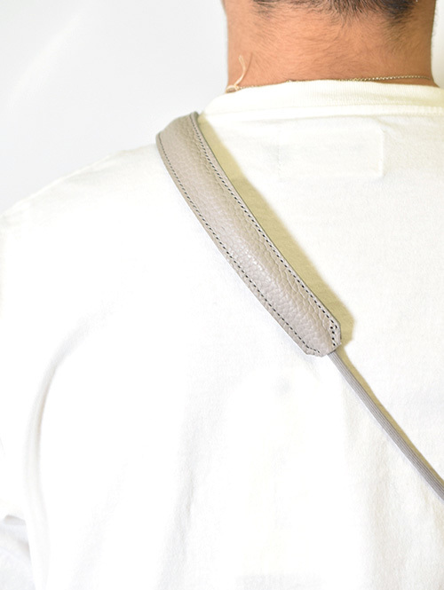Crossed Arrows スターバースト ネックバッグ Grey