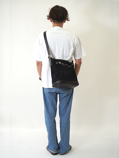 CROSSED  ARROWS フラワースタッズ　 レザーショルダーバッグ 　BLACK