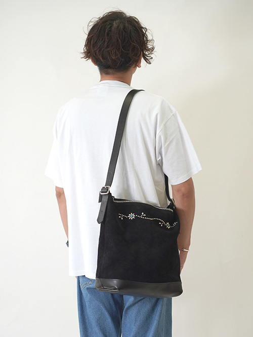 CROSSED  ARROWS フラワースタッズ　 レザーショルダーバッグ 　BLACK