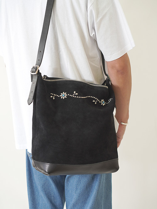 CROSSED  ARROWS フラワースタッズ　 レザーショルダーバッグ 　BLACK