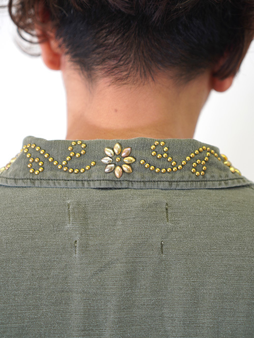 REMI RELIEF Flower Studded Militaly Shirts Khaki