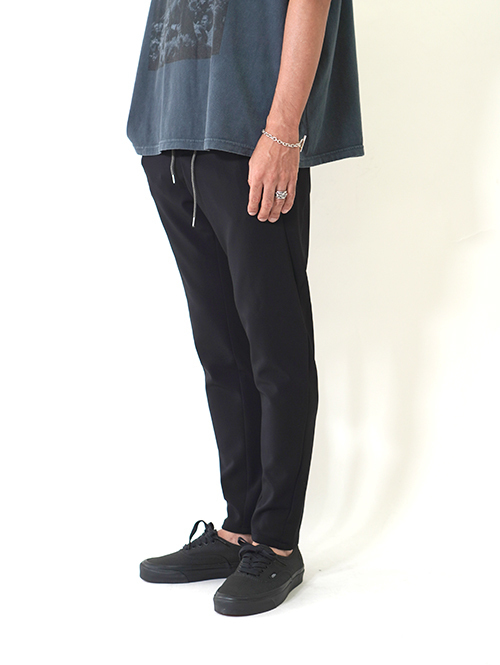 SALUTE HELM マットストレッチ ダンボール切り替え ジョグパンツ - Black (63508)