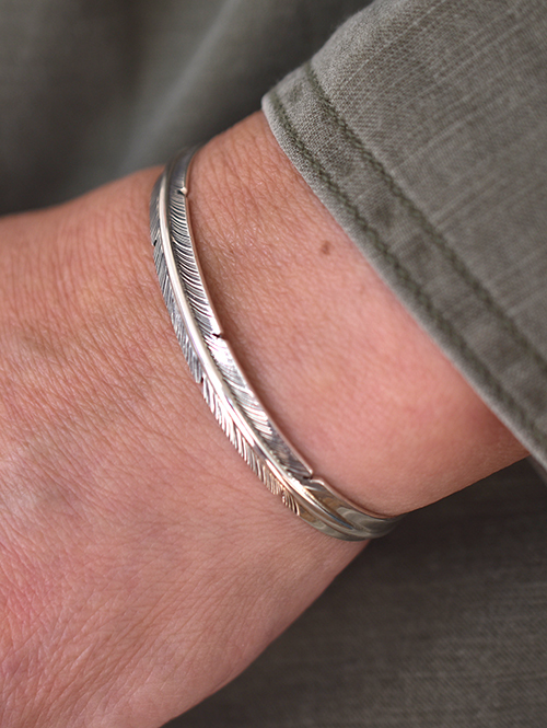 Navajo John Nelson Feather Silver Bangle を通販 | ETOFFE