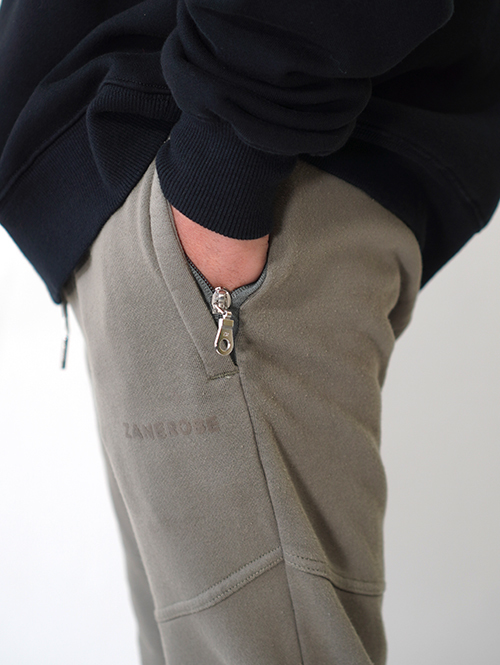 ZANEROBE（ゼインローブ日本モデル） Sureshot Orgo Fleece(727JP) Jogger　DK MOSS