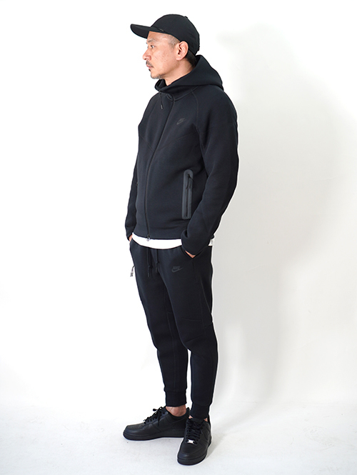 NIKE TECH FLEECE　テックフリースウインドランナー（ブラック）(FB7922-010)