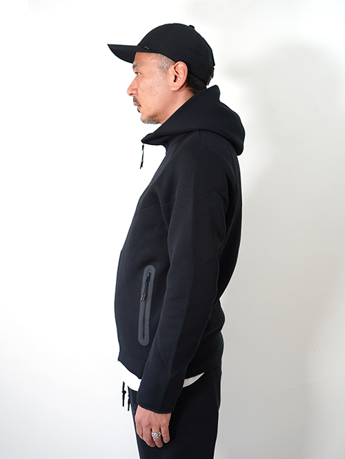 NIKE TECH FLEECE　テックフリースウインドランナー（ブラック）(FB7922-010)