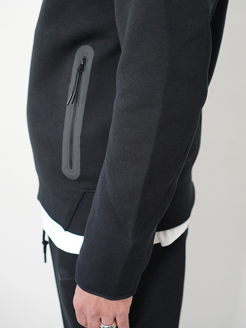 NIKE TECH FLEECE　テックフリースウインドランナー（ブラック）(FB7922-010)